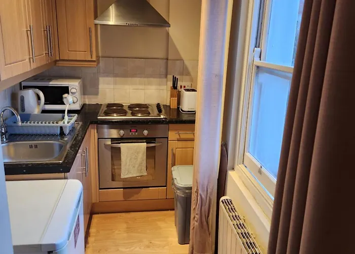 Uk Chaps Retreat: Private Chelsea Studio