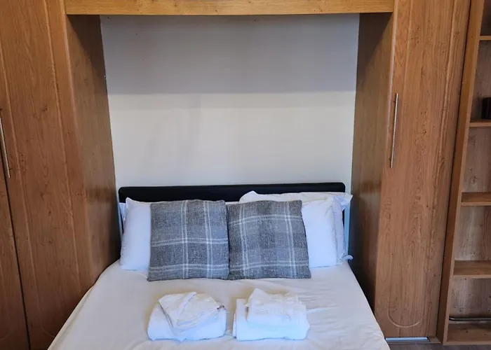Uk Chaps Retreat: Private Chelsea Studio